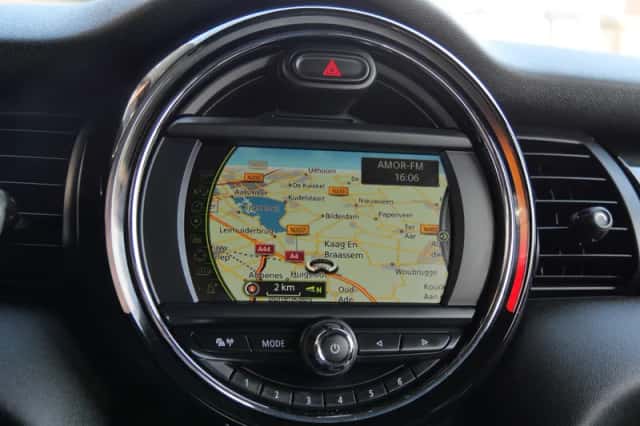 MINI Cooper (2017) thumbnail 6