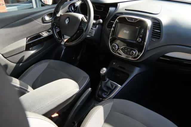 Renault Captur (2015) thumbnail 3