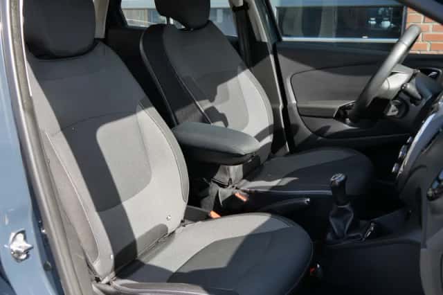 Renault Captur (2015) thumbnail 4