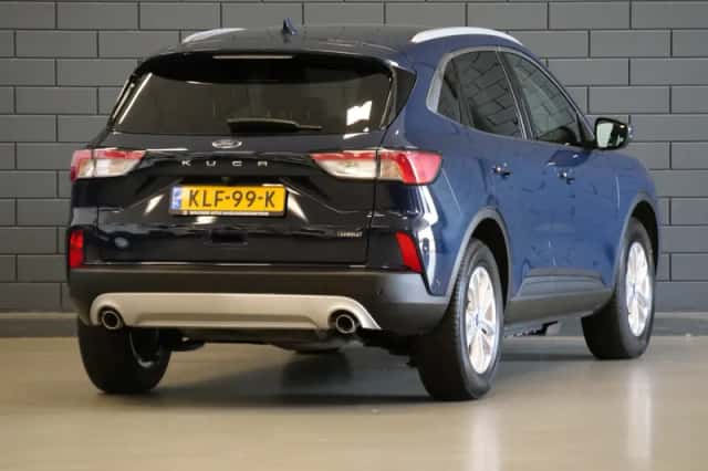 Ford Kuga (2023) thumbnail 2
