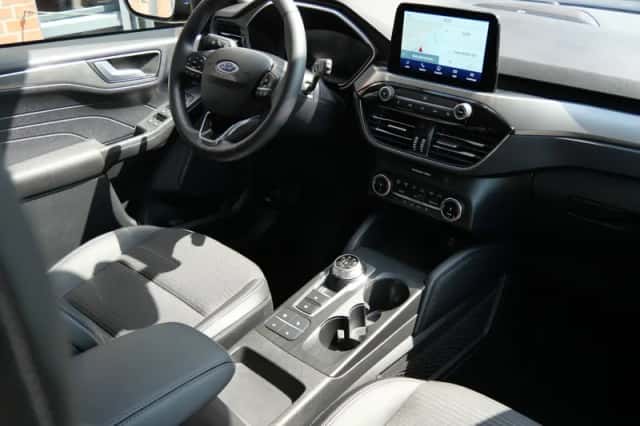 Ford Kuga (2023) thumbnail 3