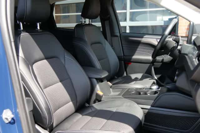 Ford Kuga (2023) thumbnail 4