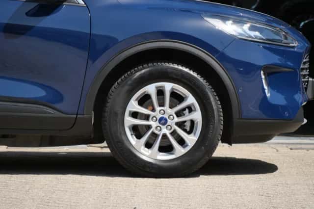 Ford Kuga (2023) thumbnail 6