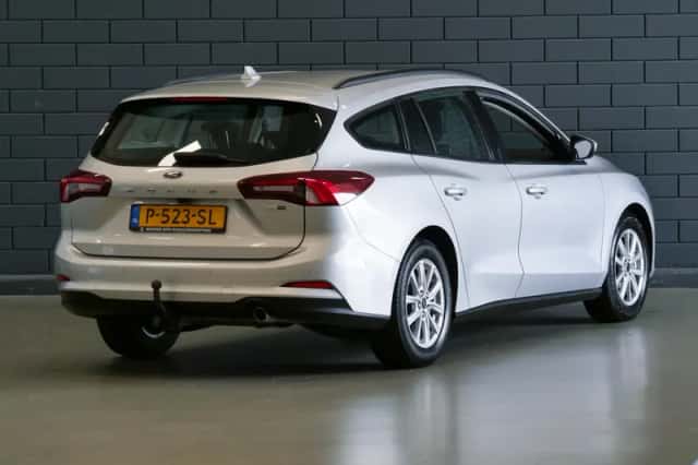 Ford Focus (2022) thumbnail 2