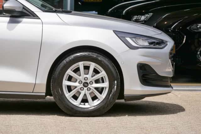 Ford Focus (2022) thumbnail 5