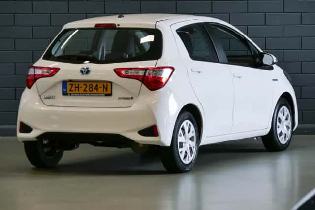 Toyota Yaris (2019) thumbnail 2
