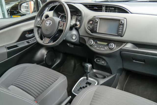 Toyota Yaris (2019) thumbnail 3