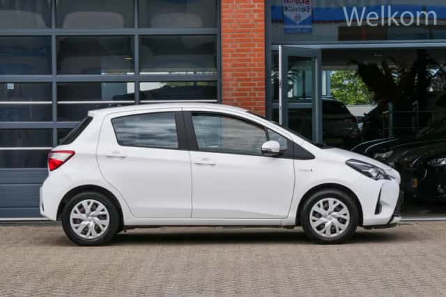 Toyota Yaris (2019) thumbnail 5