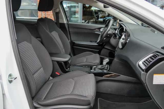 Kia Ceed Sportswagon (2023) thumbnail 4