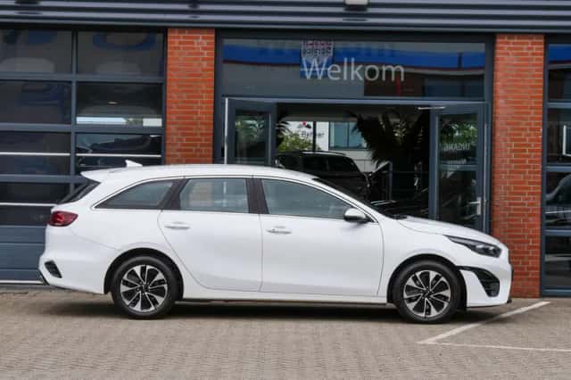 Kia Ceed Sportswagon (2023) thumbnail 5