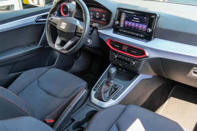 SEAT Arona (2025) thumbnail 3