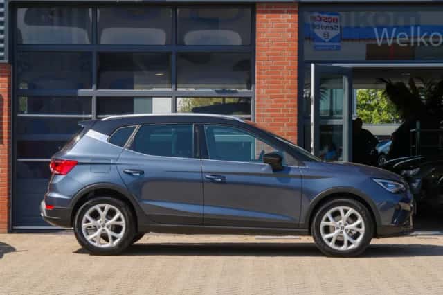SEAT Arona (2025) thumbnail 5