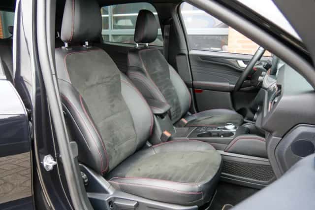 Ford Kuga (2023) thumbnail 4
