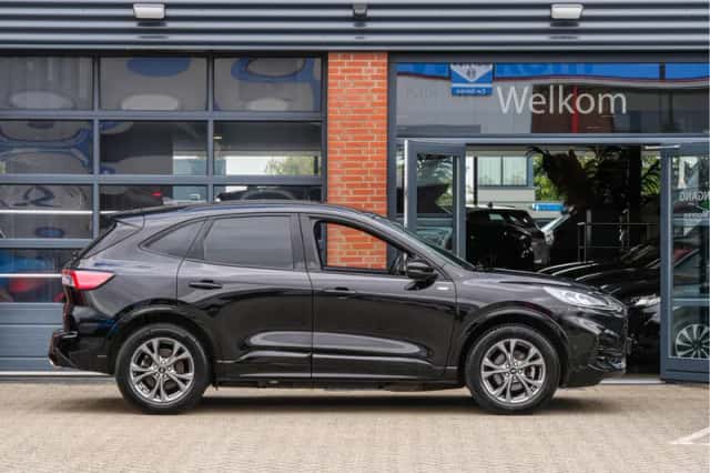 Ford Kuga (2023) thumbnail 5