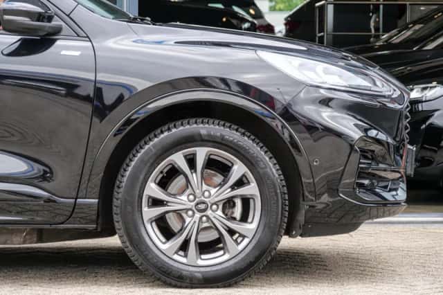 Ford Kuga (2023) thumbnail 6