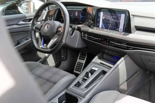 Volkswagen Golf (2021) thumbnail 3