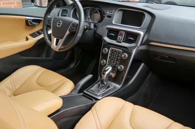 Volvo V40 (2019) thumbnail 3
