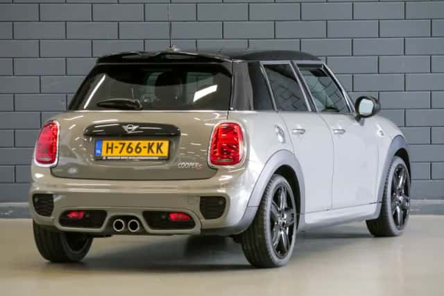 MINI Cooper (2019) thumbnail 2