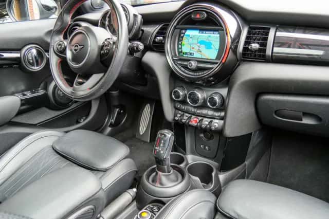 MINI Cooper (2019) thumbnail 3