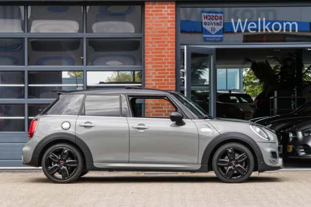 MINI Cooper (2019) thumbnail 5