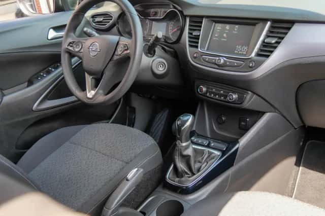 Opel Crossland X (2020) thumbnail 3