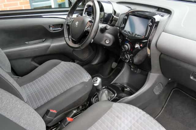 Peugeot 108 (2021) thumbnail 3