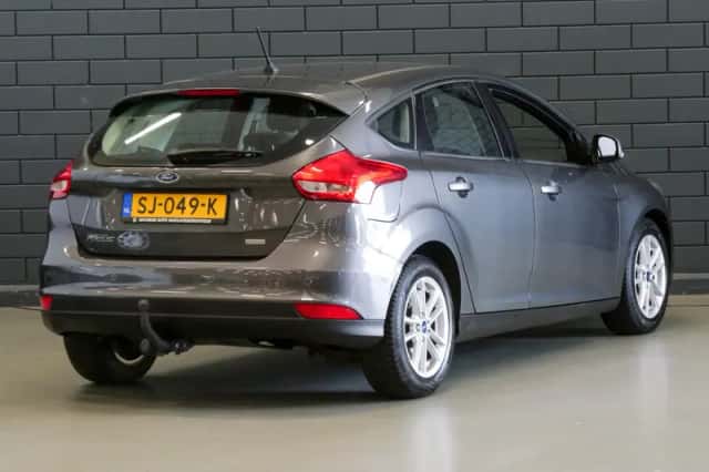 Ford Focus (2018) thumbnail 2