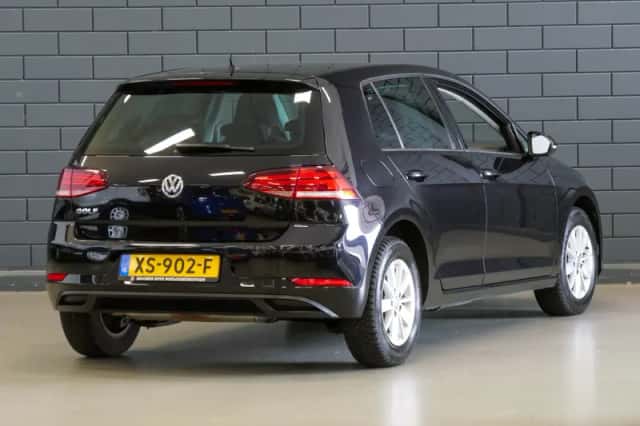 Volkswagen Golf (2018) thumbnail 2