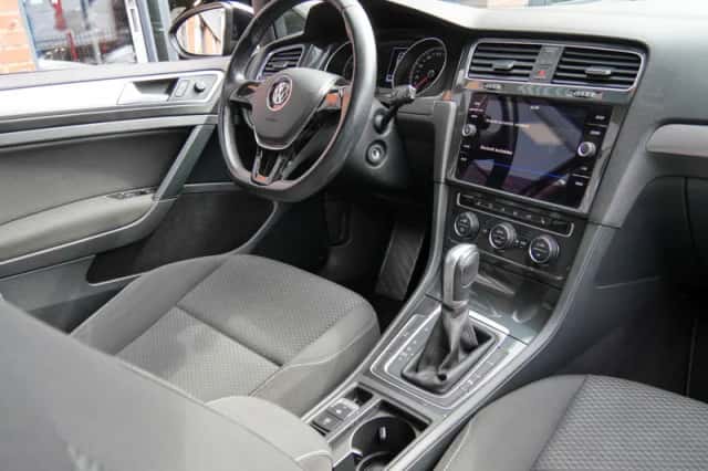 Volkswagen Golf (2018) thumbnail 3