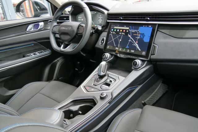 Lynk & Co 01 (2023) thumbnail 3