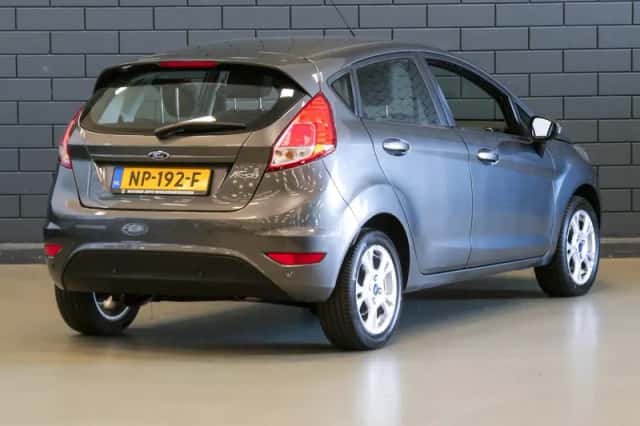 Ford Fiesta (2017) thumbnail 2