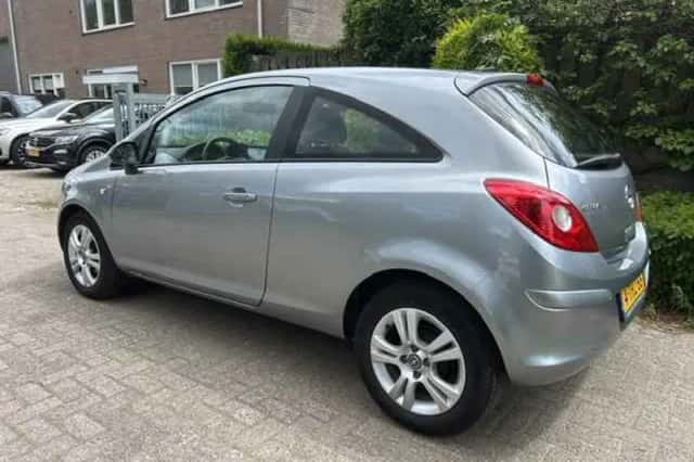 Opel Corsa (2014) thumbnail 2