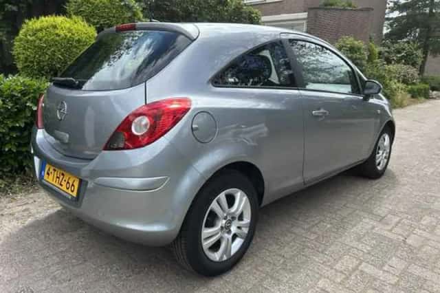 Opel Corsa (2014) thumbnail 5