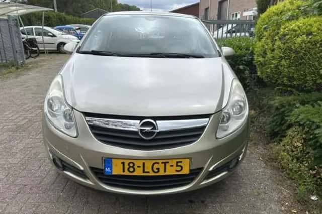 Opel Corsa (2010) thumbnail 6