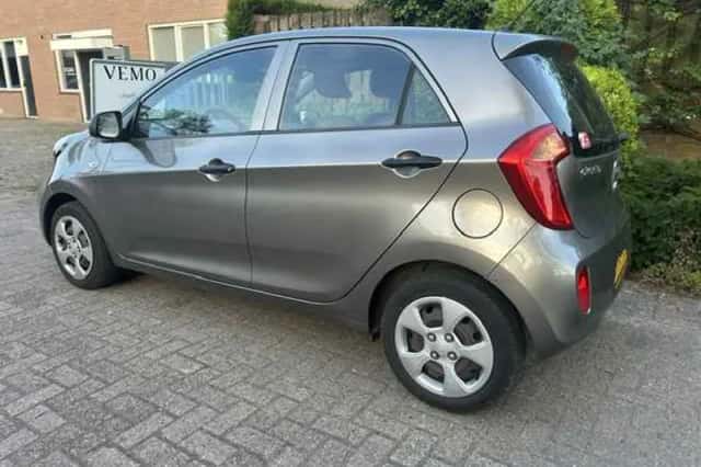 Kia Picanto (2011) thumbnail 3