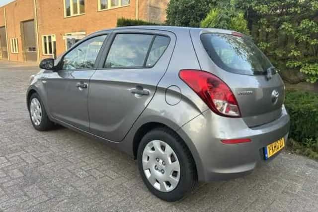 Hyundai i20 (2013) thumbnail 2