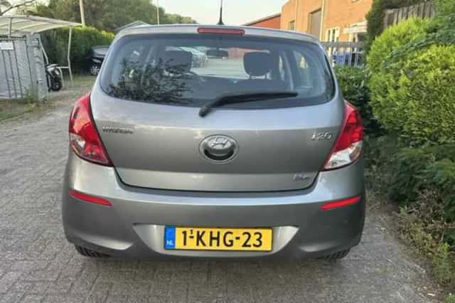 Hyundai i20 (2013) thumbnail 3