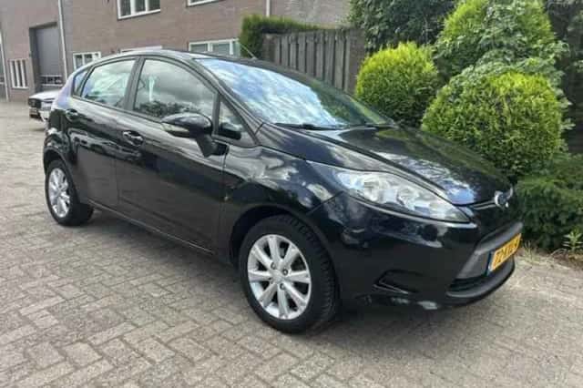 Ford Fiesta (2010) thumbnail 5