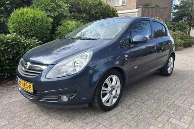 Opel Corsa (2010) thumbnail 1