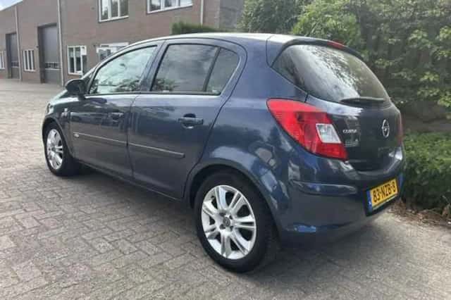 Opel Corsa (2010) thumbnail 2