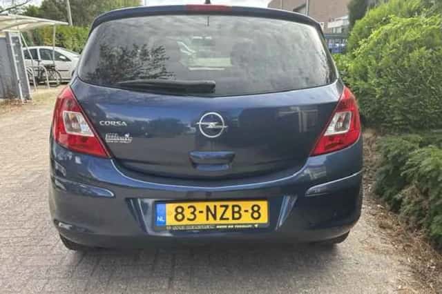 Opel Corsa (2010) thumbnail 3