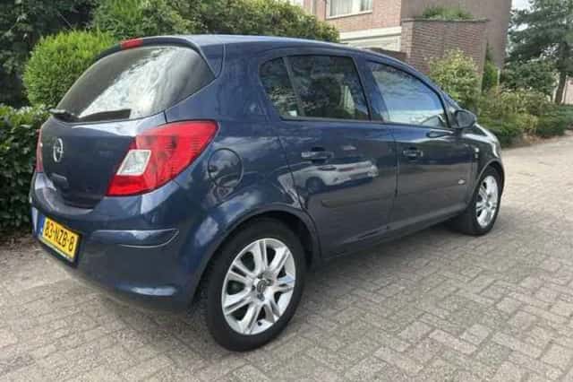 Opel Corsa (2010) thumbnail 4