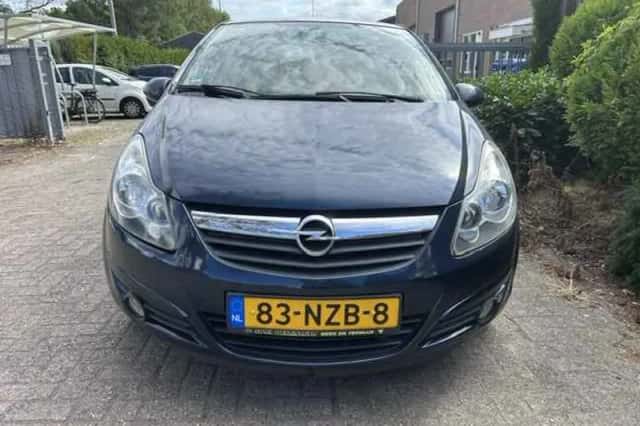 Opel Corsa (2010) thumbnail 6
