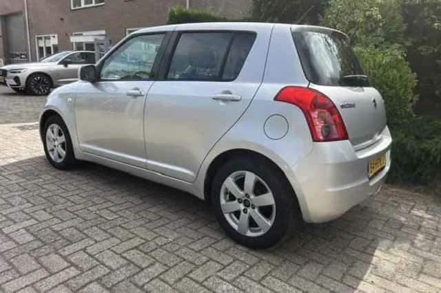 Suzuki Swift (2009) thumbnail 2