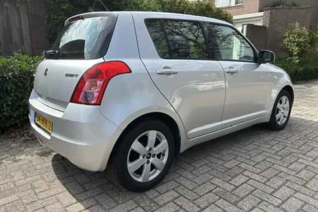 Suzuki Swift (2009) thumbnail 4
