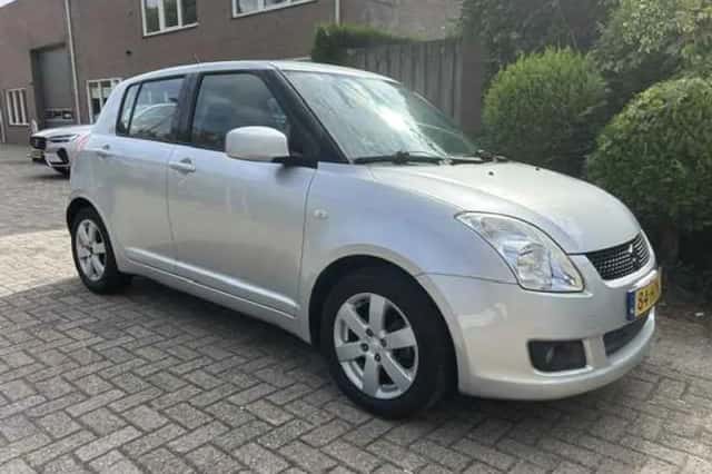 Suzuki Swift (2009) thumbnail 5