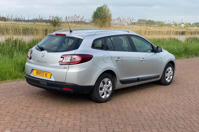 Renault Mégane (2011) thumbnail 3
