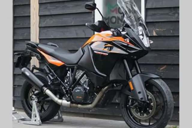KTM 1090 (2017) thumbnail 3