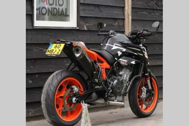 KTM 890 (2024) thumbnail 2