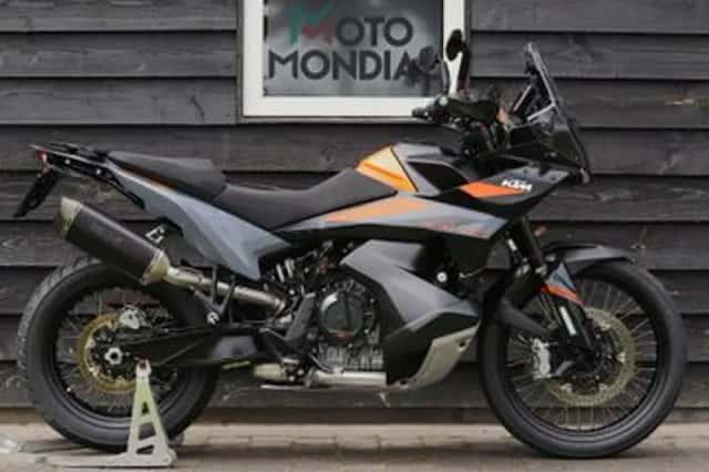 KTM 890 (2023) thumbnail 1